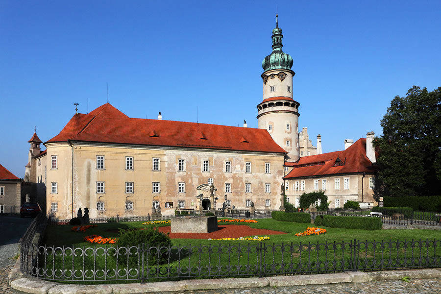 Slavné stavby Pavla Janáka a Jože Plečnika v Novém Měste nad Metují
